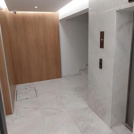 Seafront Center Apartament *