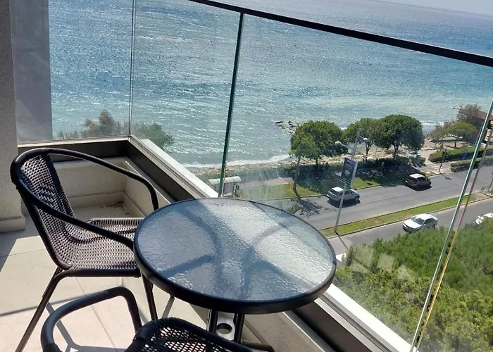 Seafront Center Apartament *